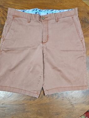 Tommy Bahama Men's Dusty Rose Flat-Front Chino Shorts 10"